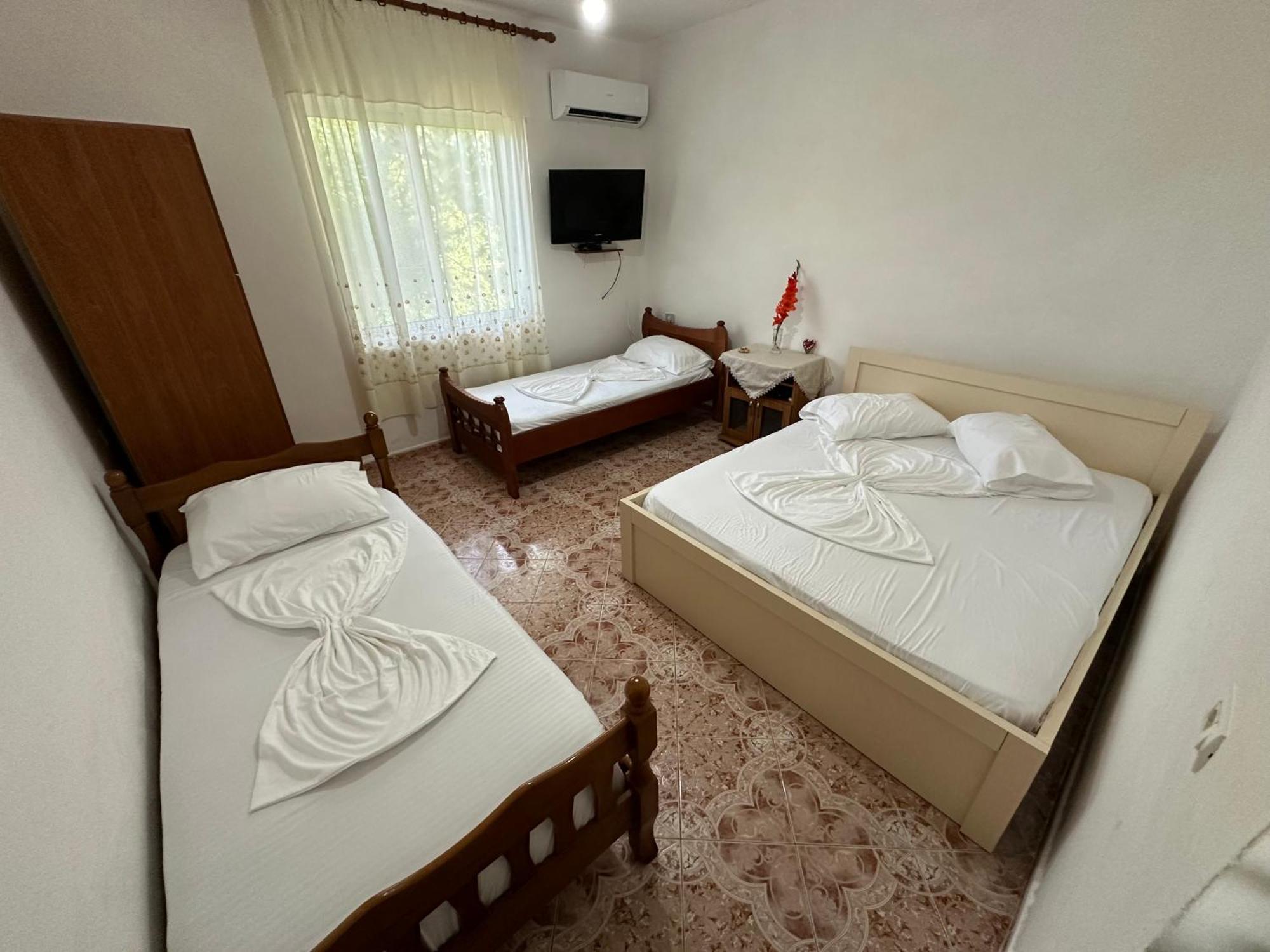 Flower'S Home Orikum Bagian luar foto