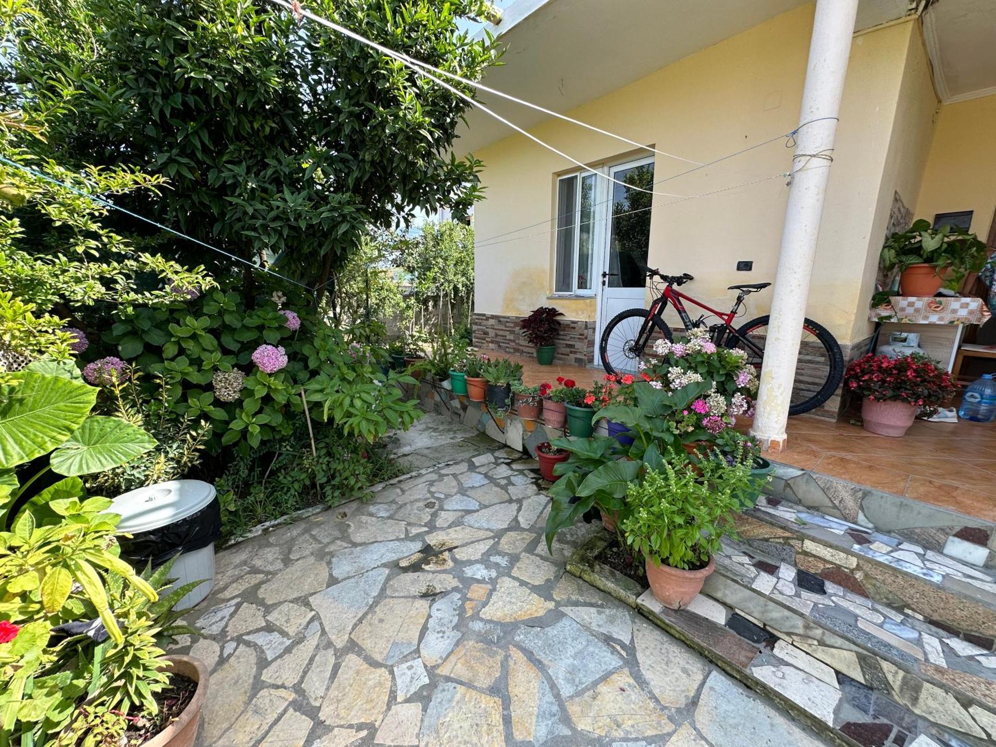 Flower'S Home Orikum Bagian luar foto