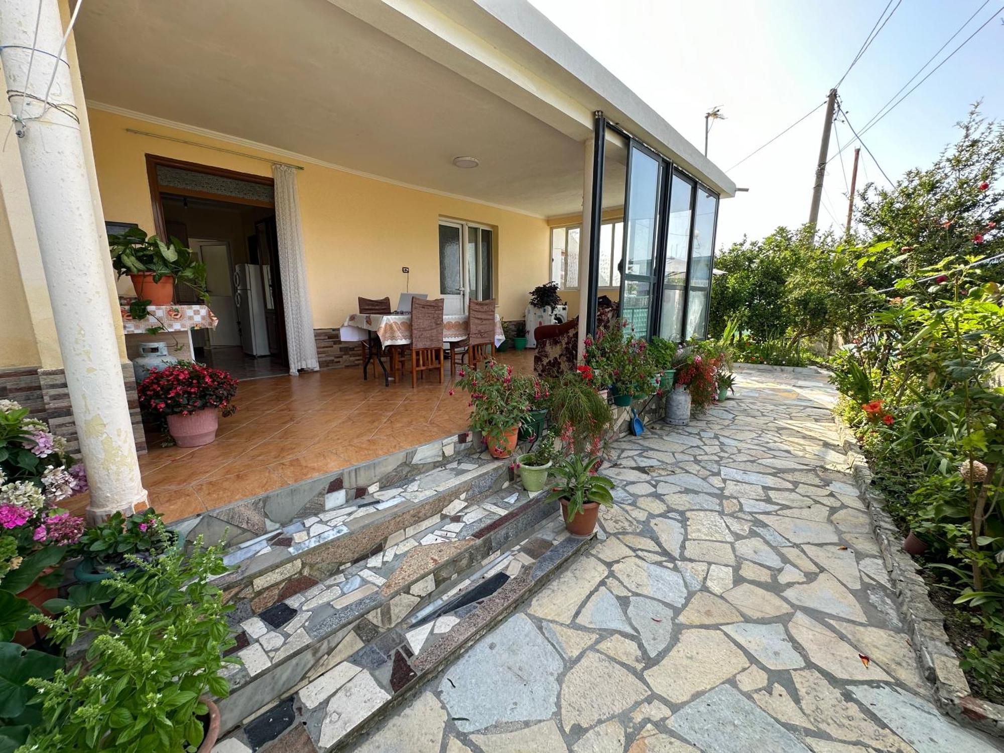 Flower'S Home Orikum Bagian luar foto