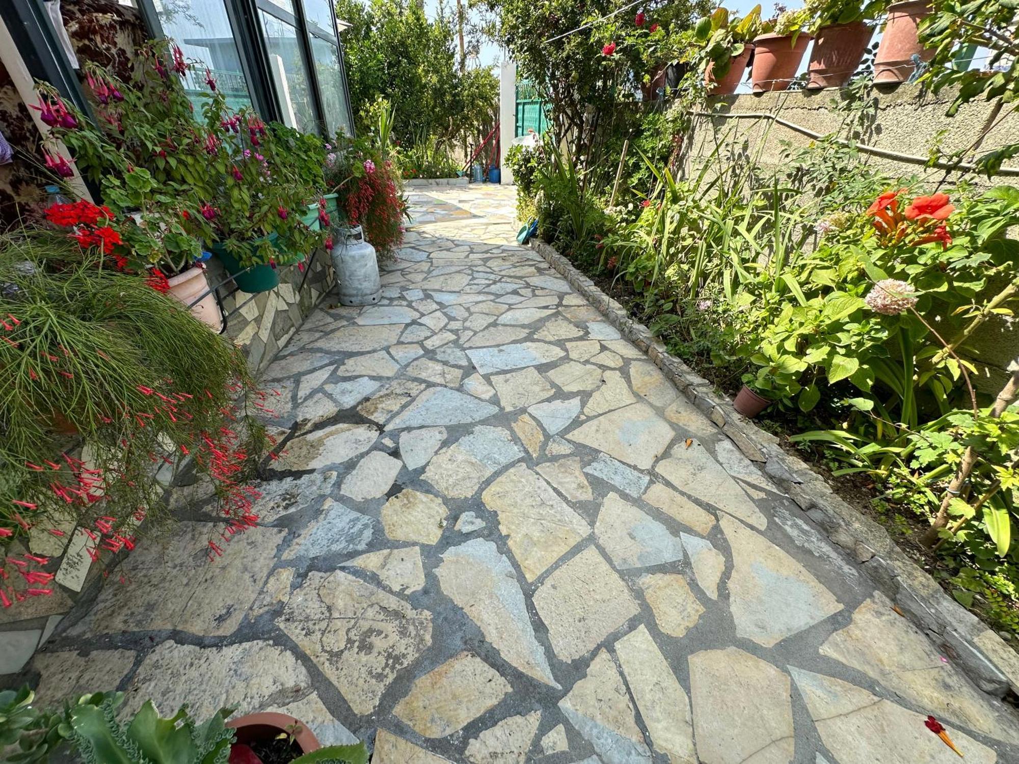 Flower'S Home Orikum Bagian luar foto